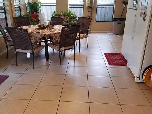 4th image of 604 Eucalyptus St