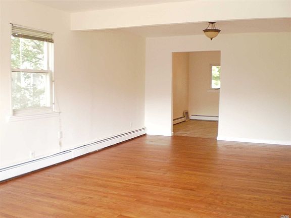 2nd image of 18 Park Cir W