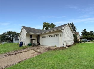 4506 83rd St, Urbandale, IA 50322
