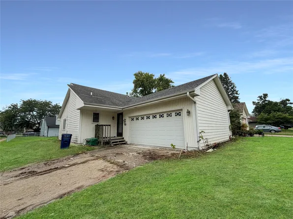 4506 83rd St, Urbandale, IA 50322