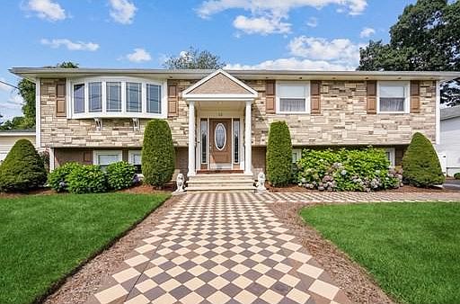 3rd image of 12 Whitney Dr