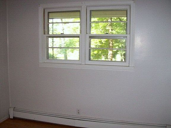 4th image of 258 Sunnyside Pl
