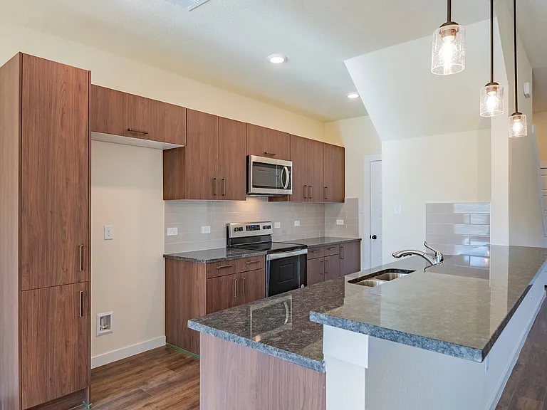 720 Blackland Dr — Photo 5