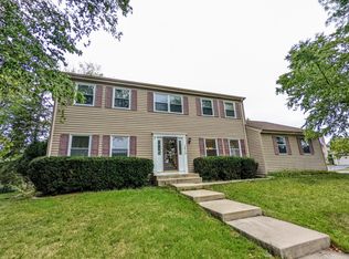 1413 Canyon Run Rd, Naperville, IL 60565