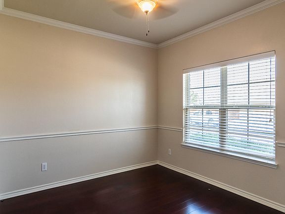 3rd image of 472 Northbrook Ave