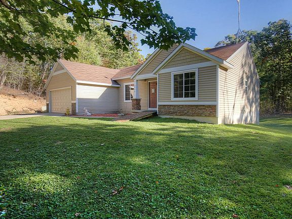 2nd image of 6772 Wildwood Ct NE