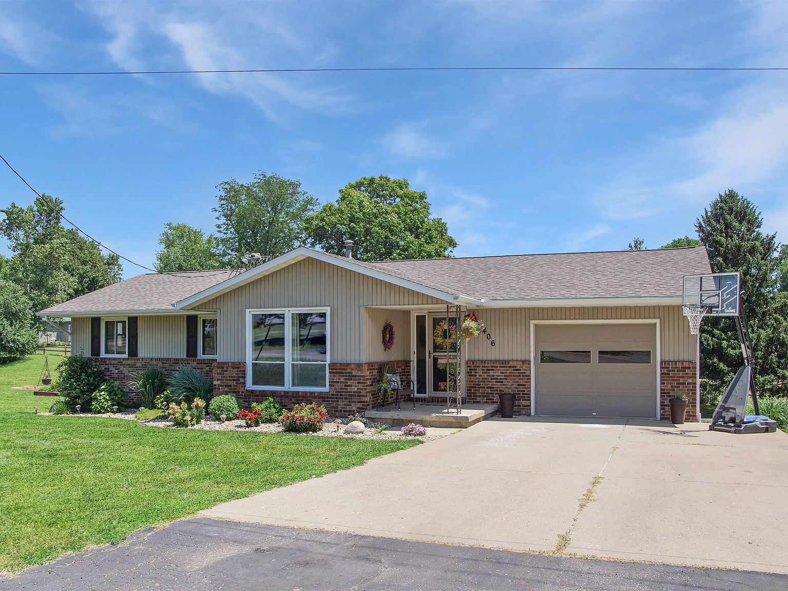 406 N Elm St, Toulon, IL 61483 Zillow
