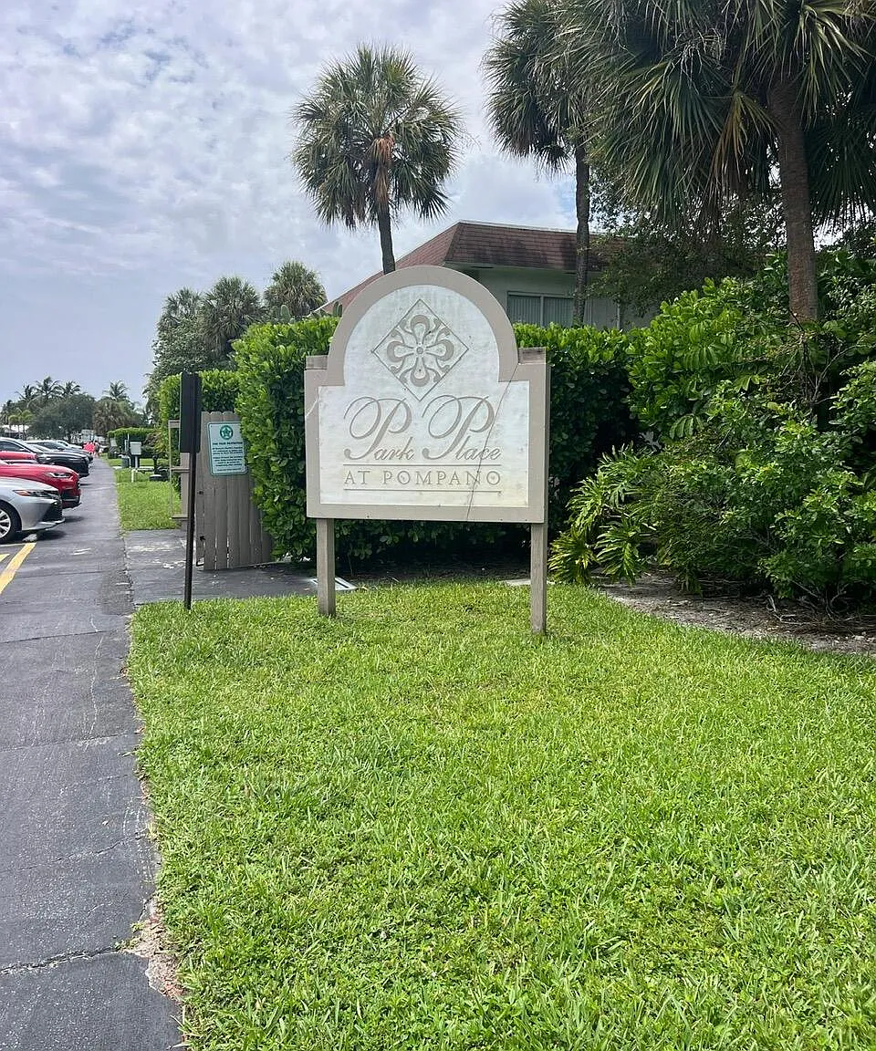 1 bed, 1.5 bath, 700 sqft, $1,600 — Photo 2