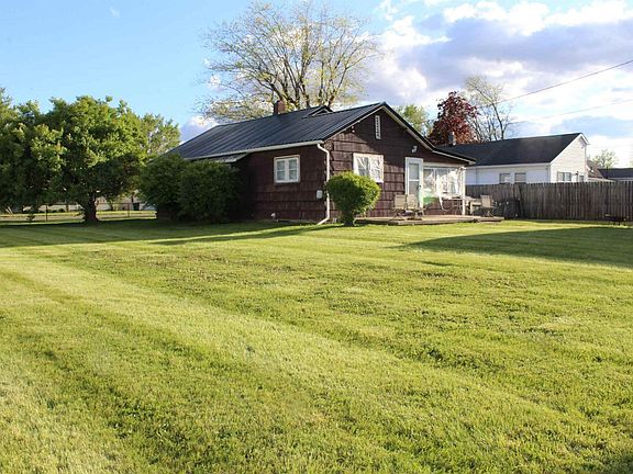 3rd image of 2308 W Memorial Dr