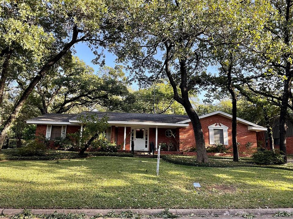 1st image of 3400 Yellowstone Dr