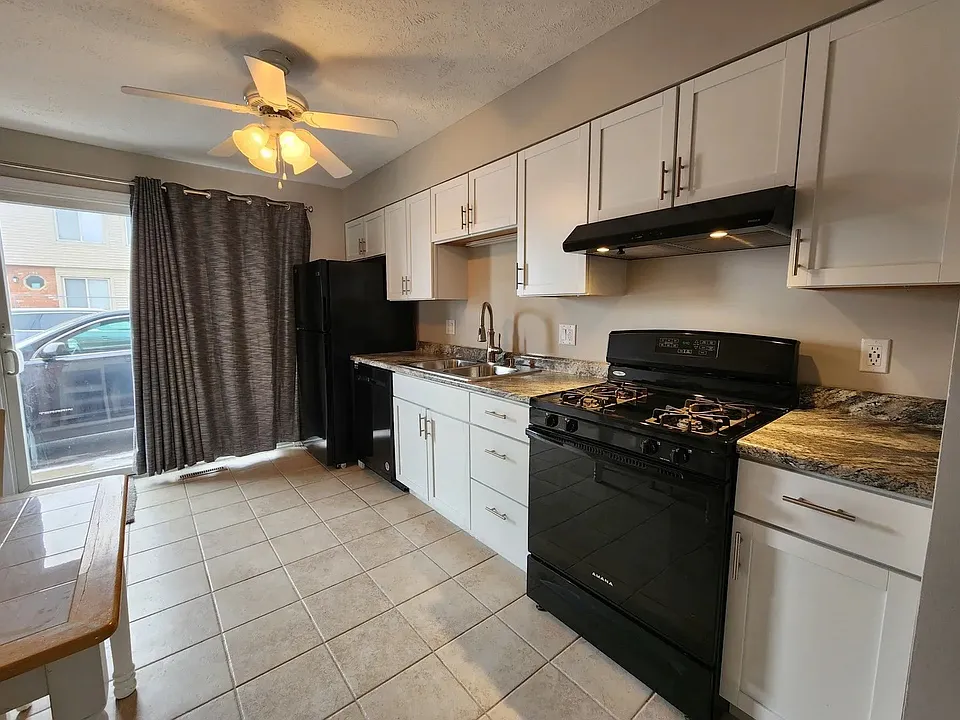 1500 Dustin Dr #2