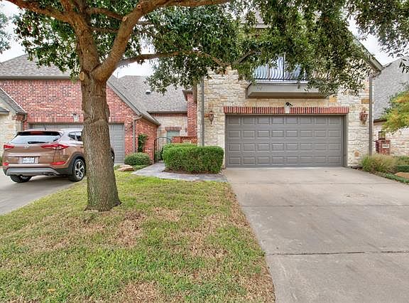 3rd image of 1015 W Avalon Ct