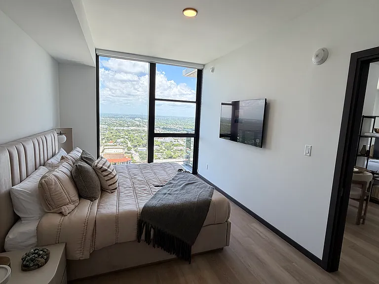 417 NE 1st Ave #A — Photo 9