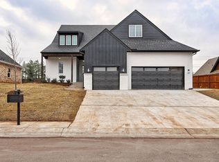 4901 Deerfield Dr, Edmond, OK 73034