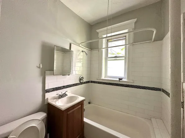 290 Summit Avenue image 3 of 6