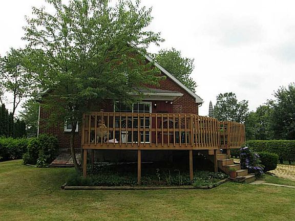 3rd image of 2307 Maple Dr