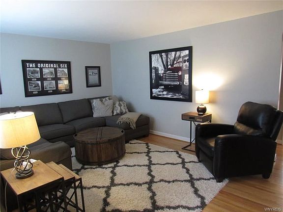 4th image of 394 Burroughs Dr