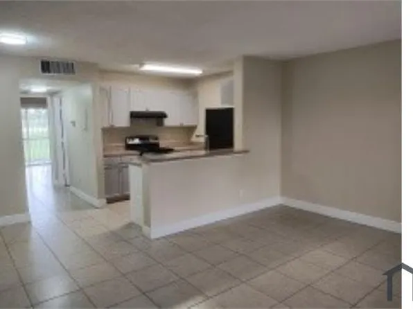 1617 Meadows Cir W, Boynton Beach, FL