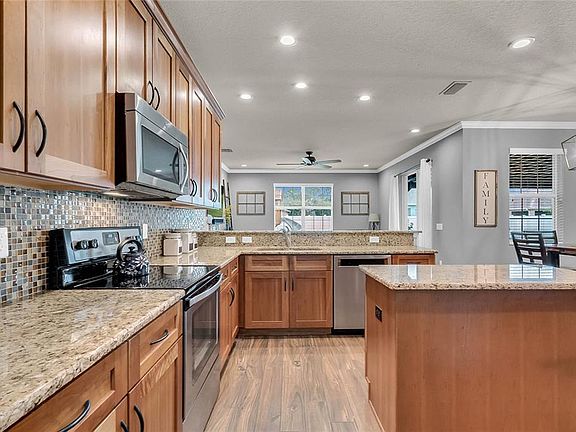 3rd image of 956 Bighorn St
