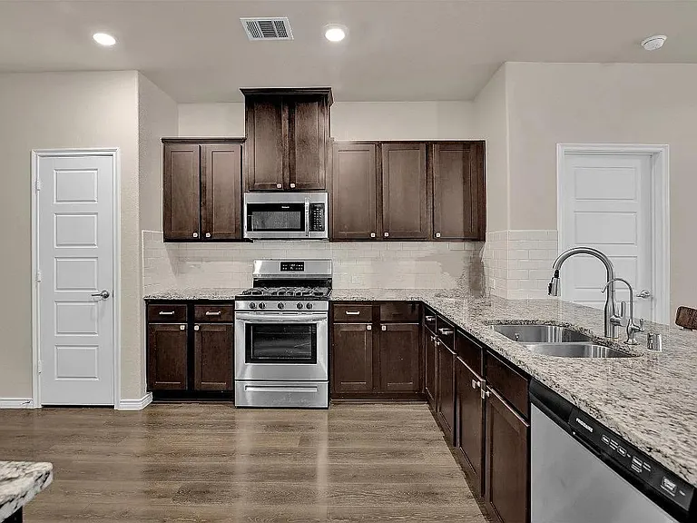 6409 Crownmere Dr — Photo 2