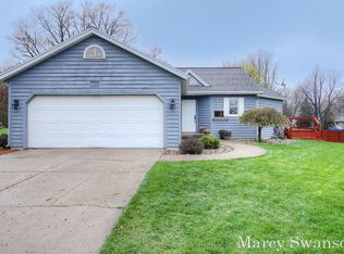 729 S Meadow Ct, Holland, MI 49423