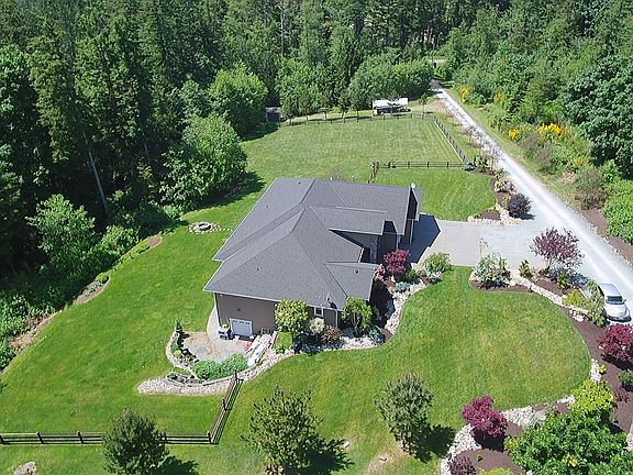3rd image of 275 S West Camano Dr