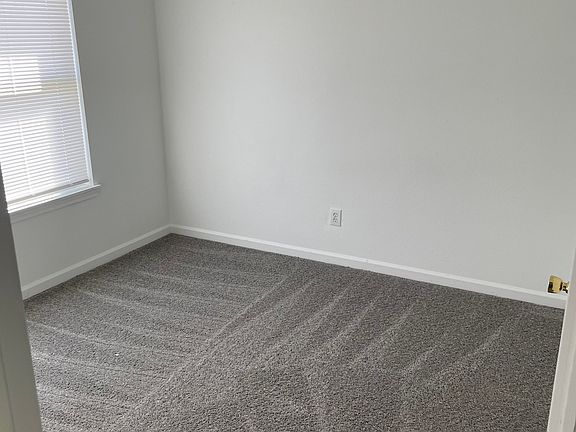 4th image of 1624 Carlton Dr