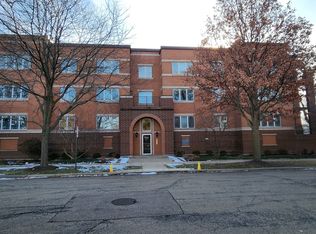 911 Busse Hwy APT 302, Park Ridge, IL 60068