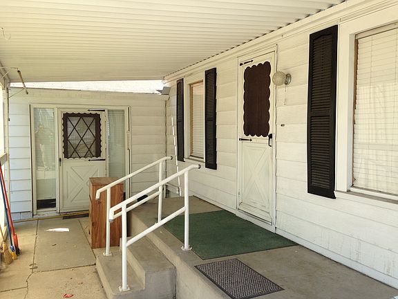 2nd image of 185 E Claybourne Ave