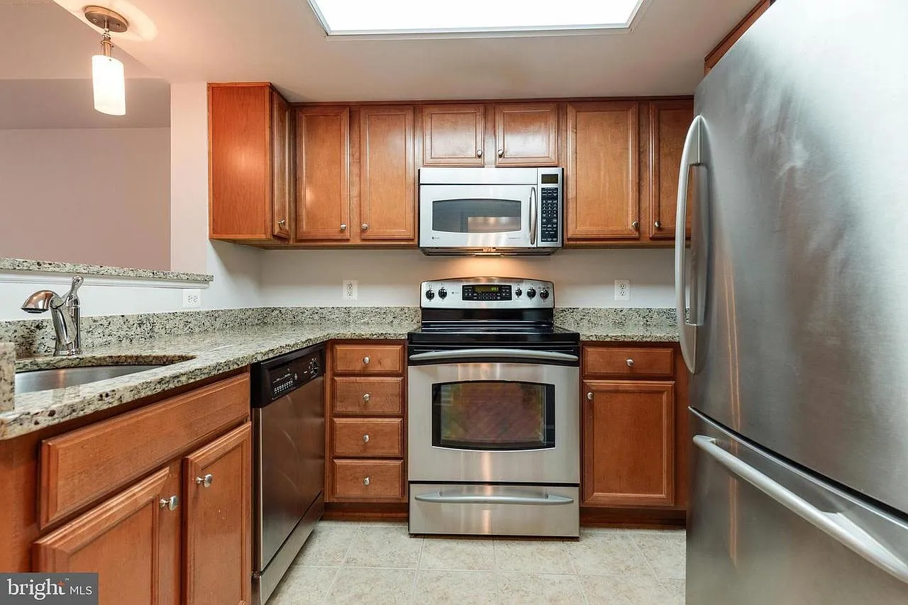 11800 Sunset Hills Rd — Photo 2