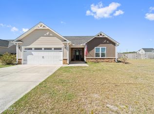 202 Chestwood Dr, Hubert, NC 28539