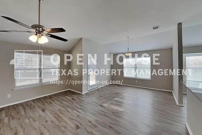 4 bed, 2.0 bath, 1911 sqft, $2,390 — Photo 3