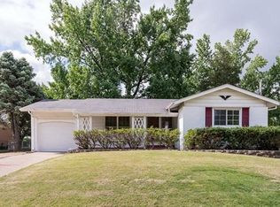 2460 Cambridge Dr, Florissant, MO
