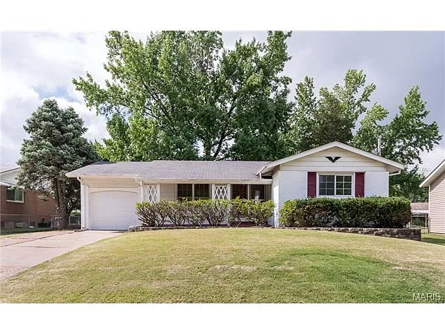 2460 Cambridge Dr photo 1