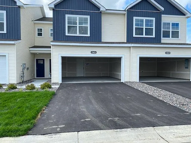 13621 Busch Ln — Photo 2