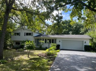 26890 N Longwood Rd, Lake Forest, IL 60045