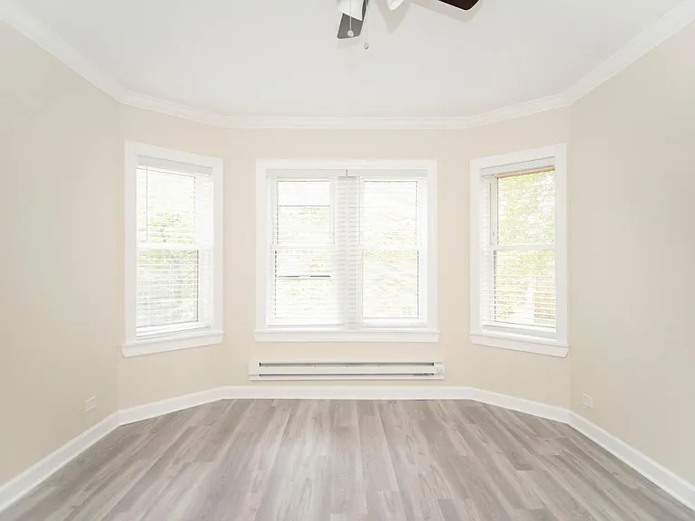646 1/2 W Roscoe St #1N — Photo 14