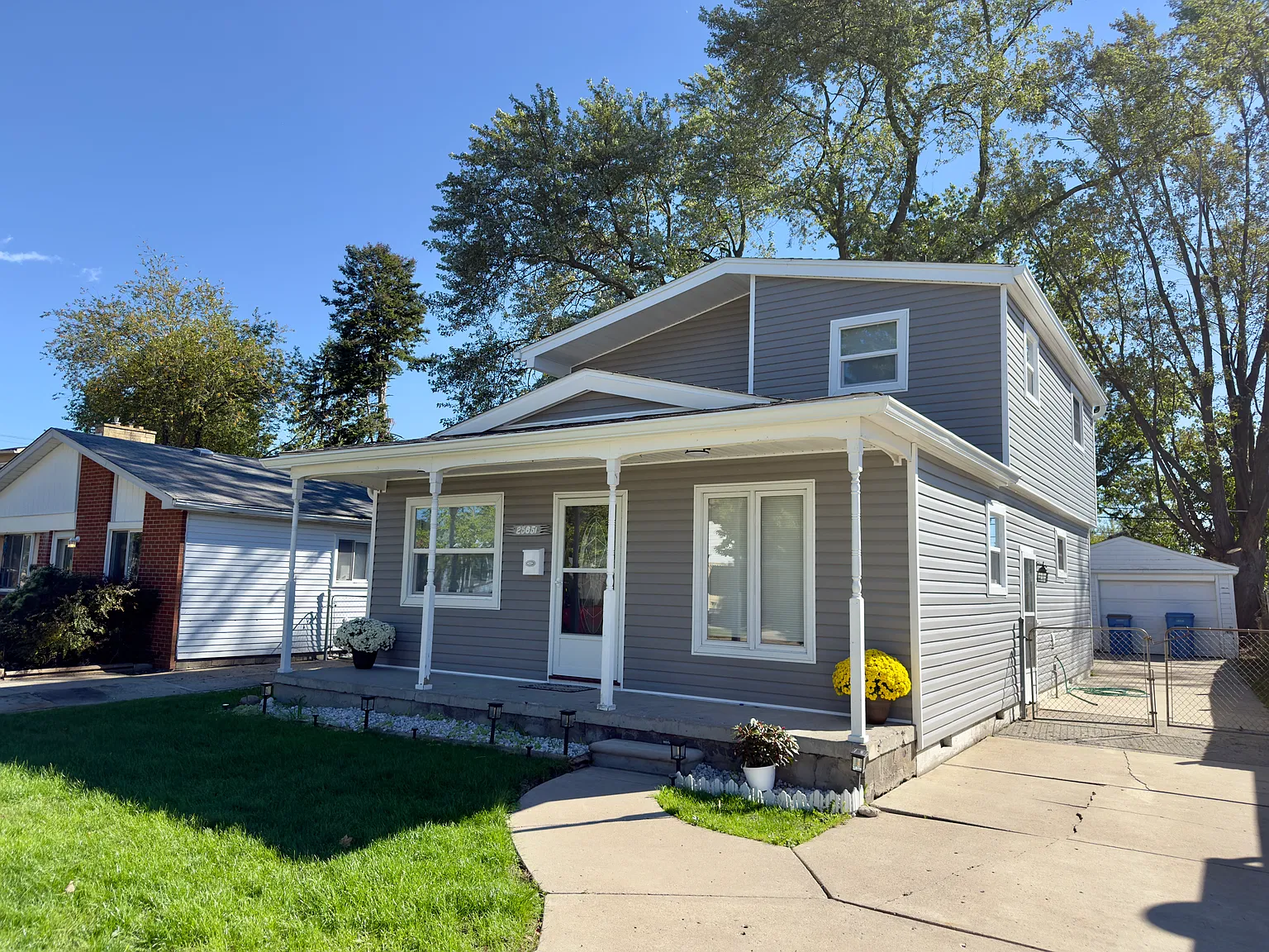 3 bed, 1600 sqft, $2,000 — Photo 1
