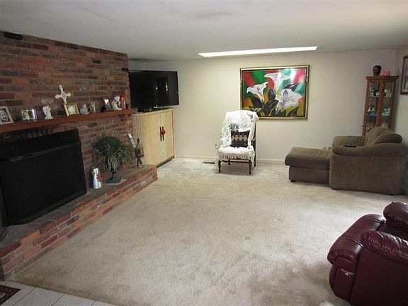 4th image of 634 Britton Ave