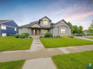 8812 E Sassafras St, Sioux Falls, SD 57110