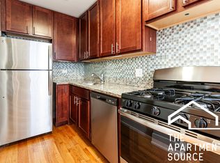 440 W Roscoe St #210, Chicago, IL 60657