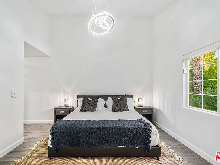 5010 Fulton Ave — Photo 50