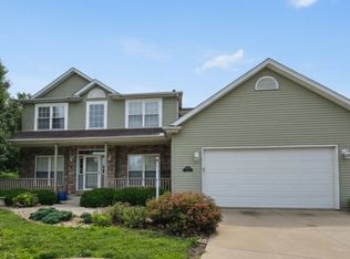 7 Carleton Ct, Bloomington, IL 61704
