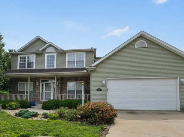 7 Carleton Ct, Bloomington, IL 61704