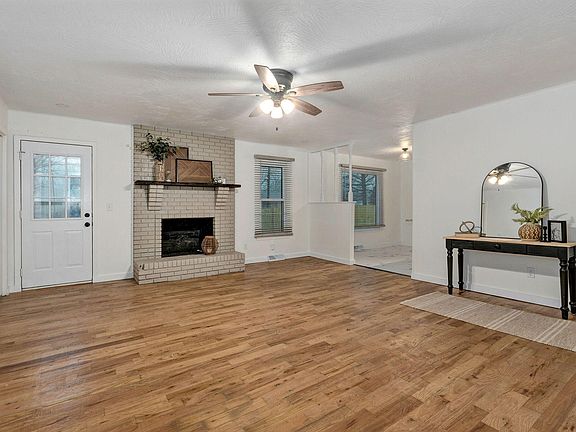 5th image of 2550 S Fort Avenue