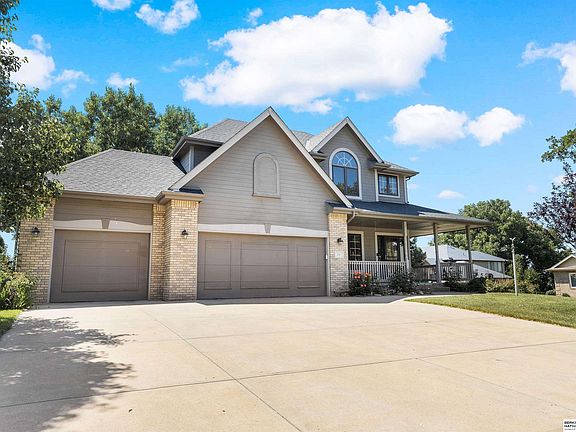 3rd image of 710 Eagle Crest Cir