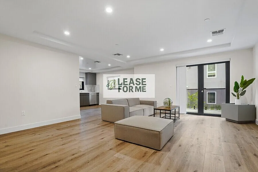 848 S Mariposa Ave #304