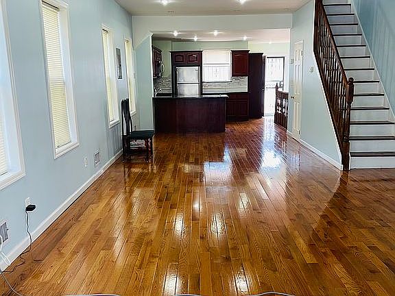 5th image of 8920 183rd St