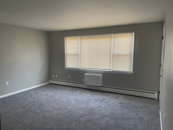4th image of 75 Davis Ave #3