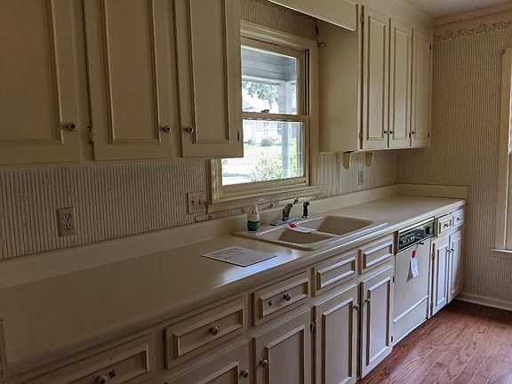 5th image of 110 Woodcreek Dr